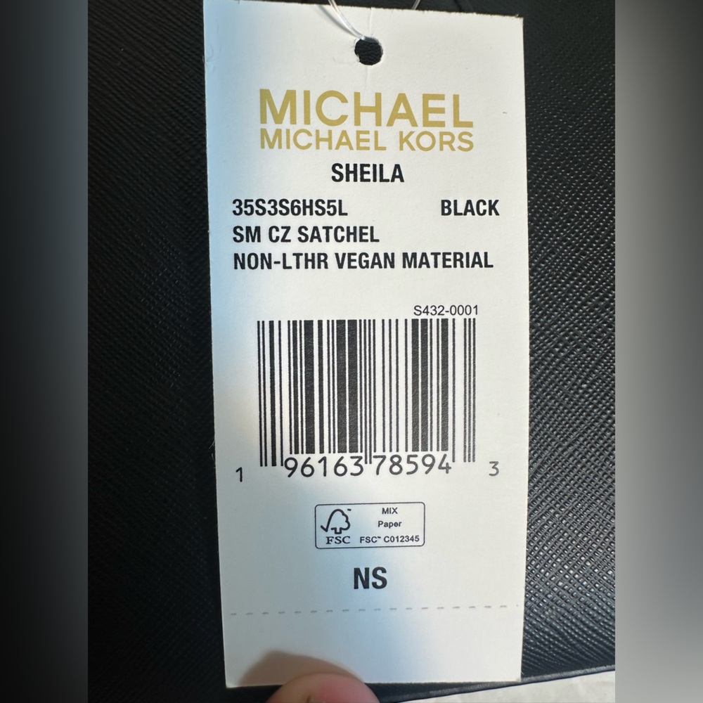 NWT Michael Kors Sheila Small Saffiano Vegan Leather Satchel in black - Picture 13 of 14